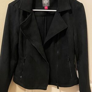 Vince Camuto Black Blazer with Notched Lapel and Fitted Structure